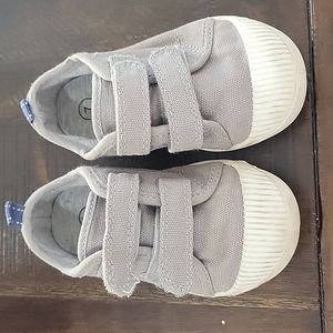 Toddler velcro shoes size 7